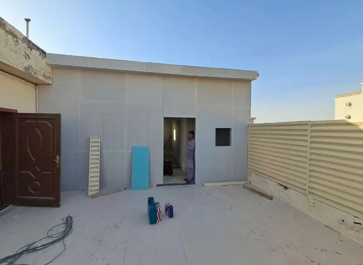 مقاول لبناء ملحق خارجي في السطح بالمملكة العربية السعودية 